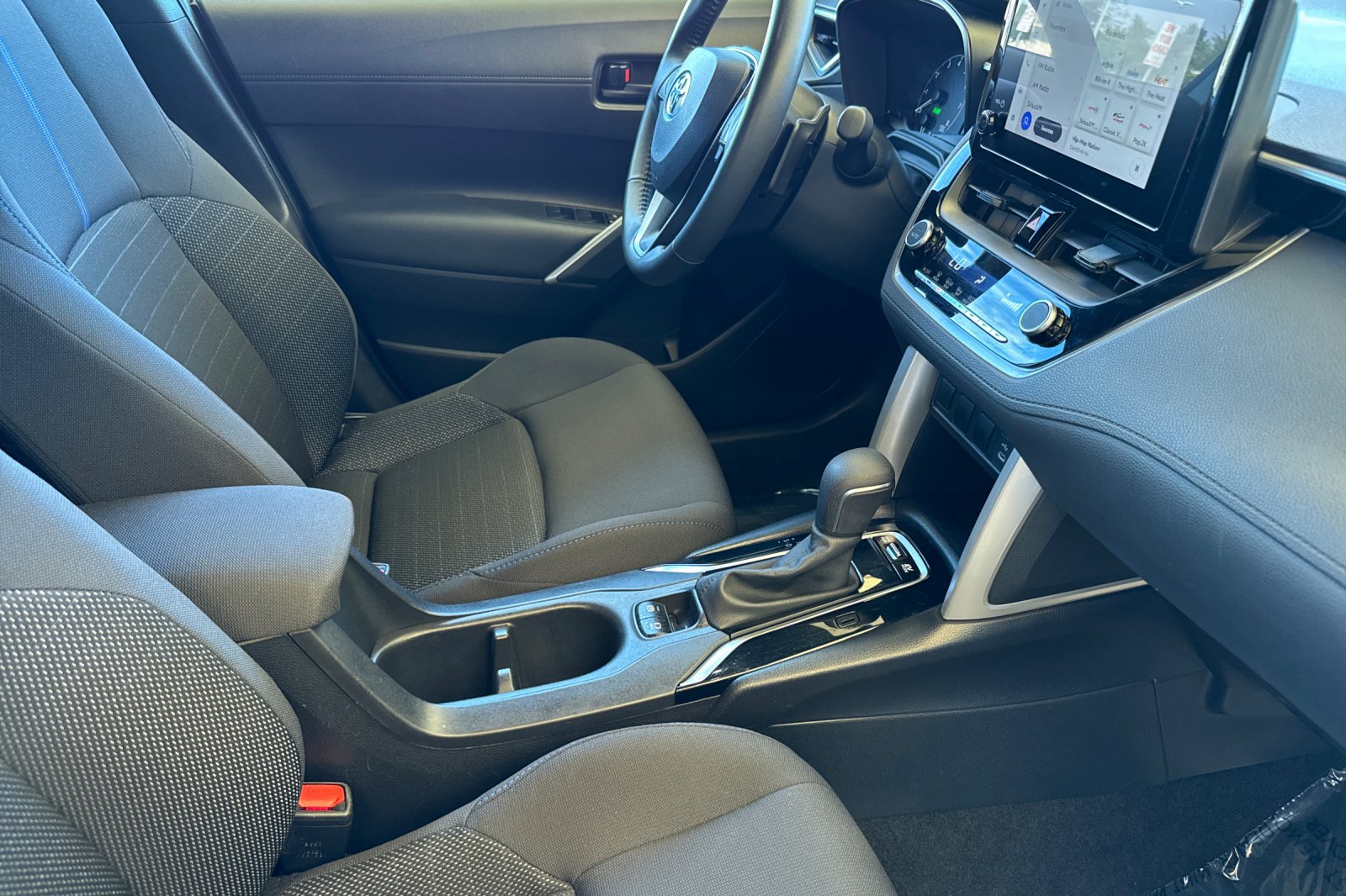 Used 2023 Toyota Corolla Cross AWD Hybrid image 18