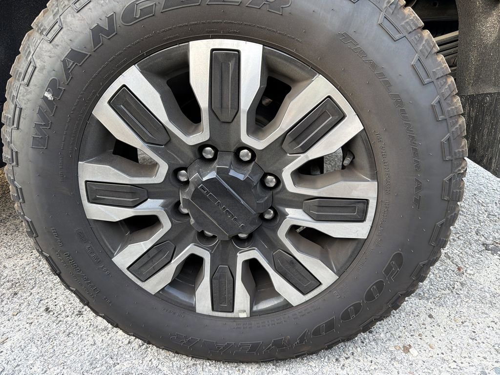 Certified 2025 GMC Sierra 2500 Denali Ultimate image 8