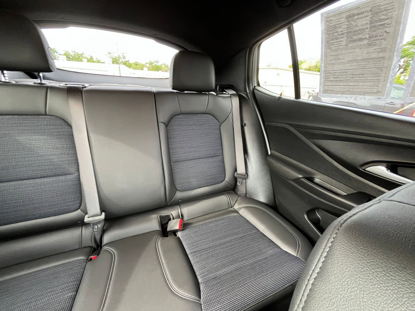 Used 2025 Buick Envista Preferred image 36