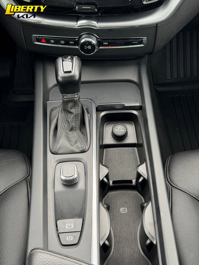 Used 2018 Volvo XC60 T6 Momentum image 16