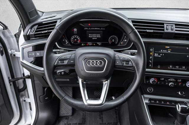 Used 2022 Audi Q3 2.0T Premium Plus w/ Premium Plus Package AWD/4WD image 13
