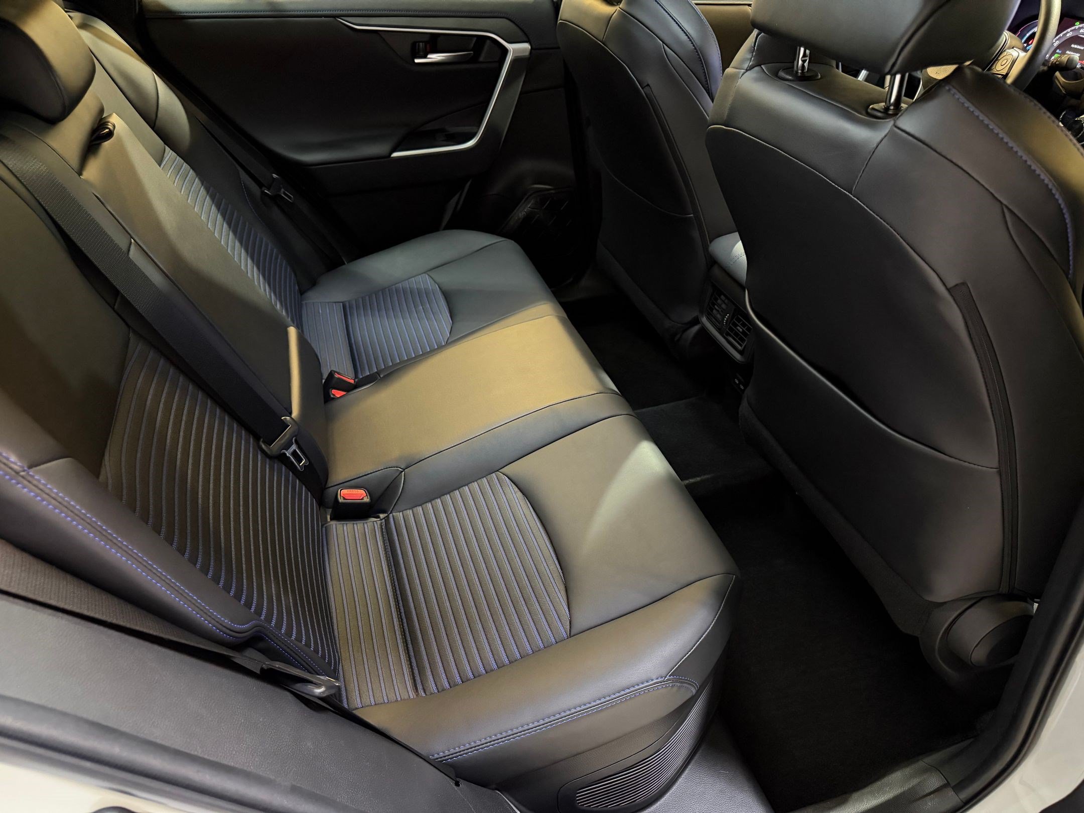 Used 2022 Toyota RAV4 XSE AWD/4WD image 41