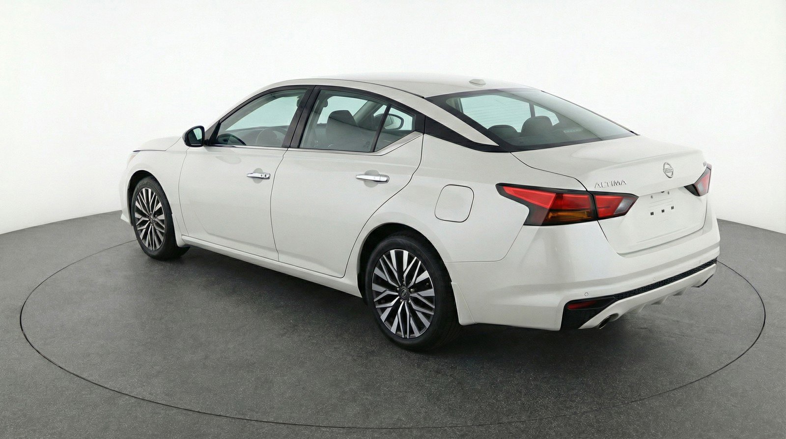 Used 2025 Nissan Altima 2.5 SV FWD image 6