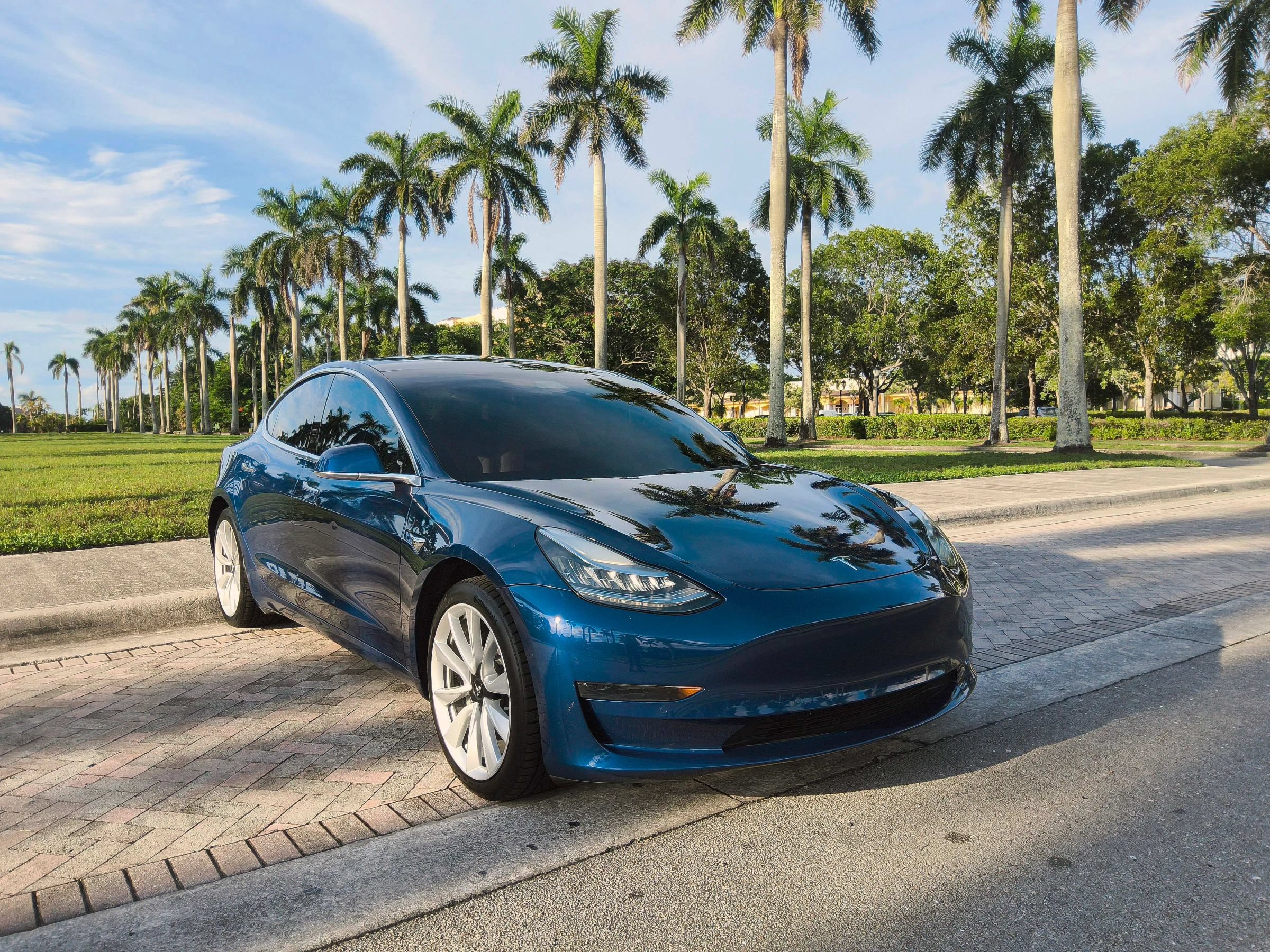 Used 2019 Tesla Model 3 RWD image 1