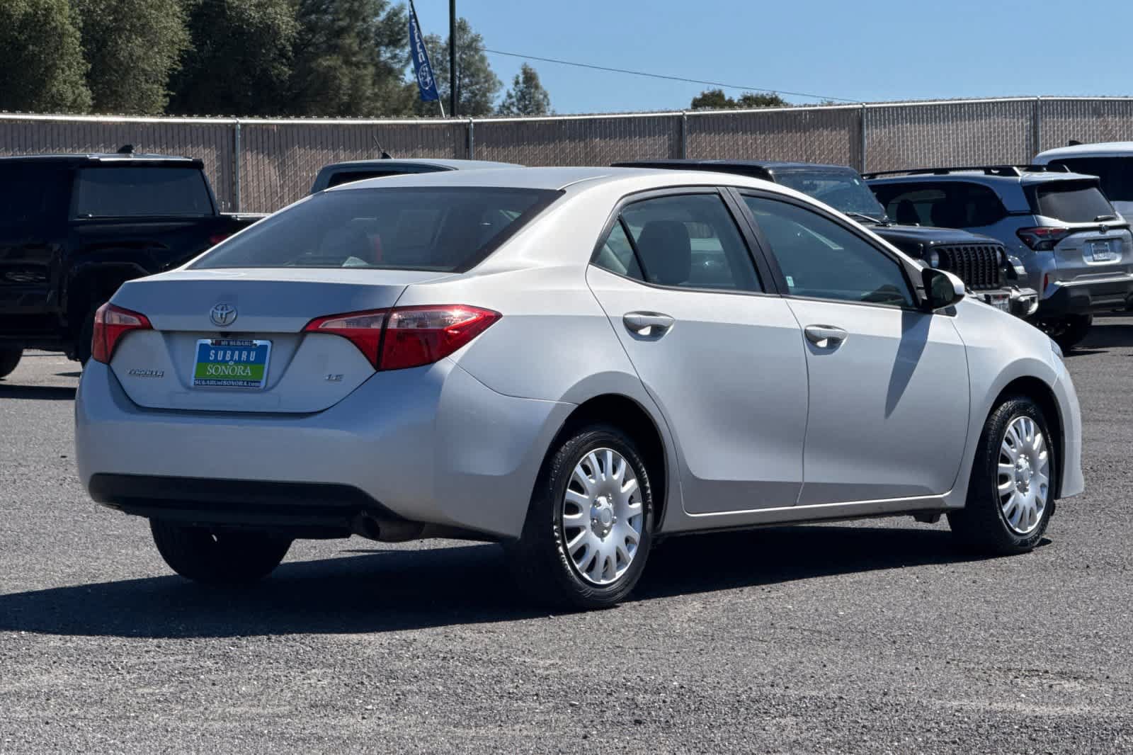 Used 2018 Toyota Corolla LE FWD image 3