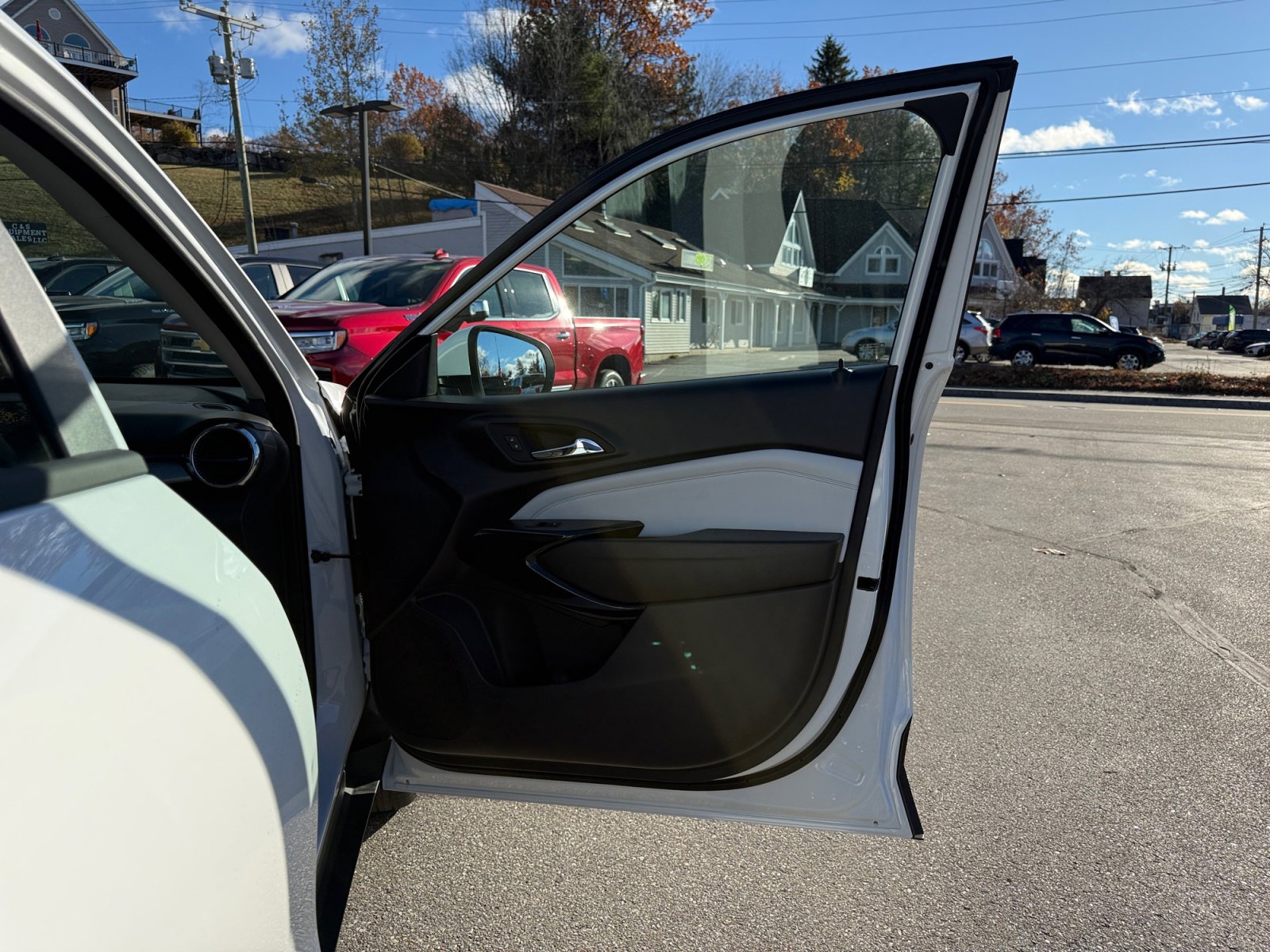 New 2026 Chevrolet Trax LT w/ Driver Confidence Package FWD image 28