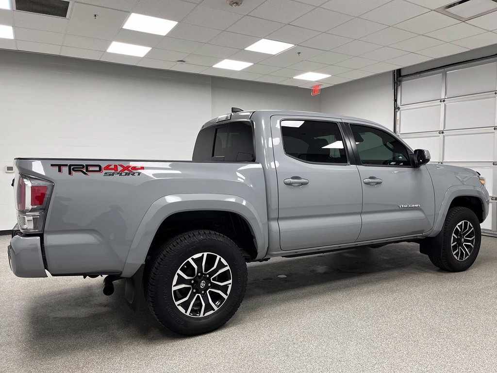 Used 2020 Toyota Tacoma TRD Sport w/ TRD Premium Sport Package AWD/4WD image 11