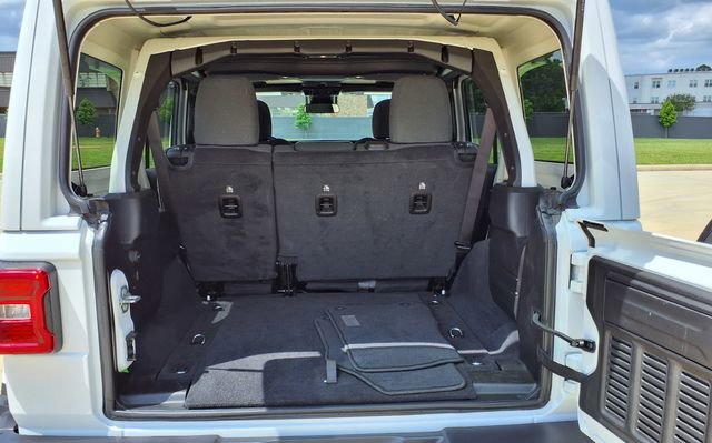 Used 2025 Jeep Wrangler Unlimited Sahara AWD/4WD image 11