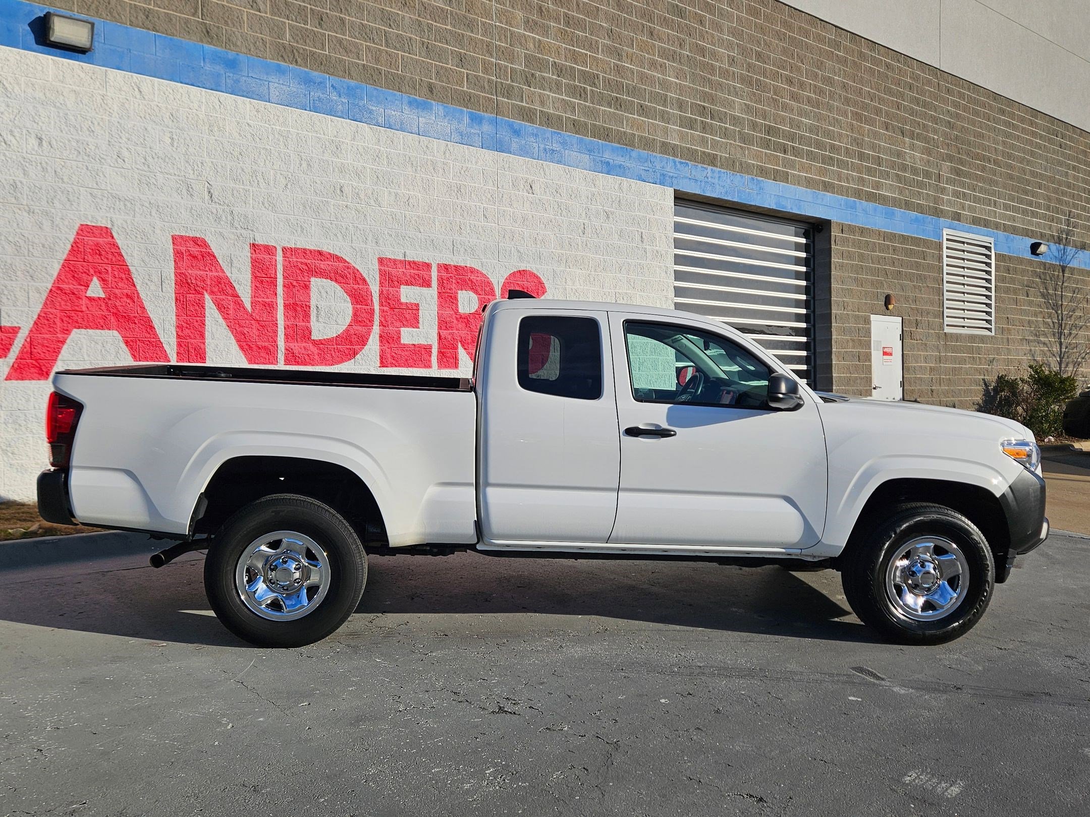 Used 2022 Toyota Tacoma SR image 8