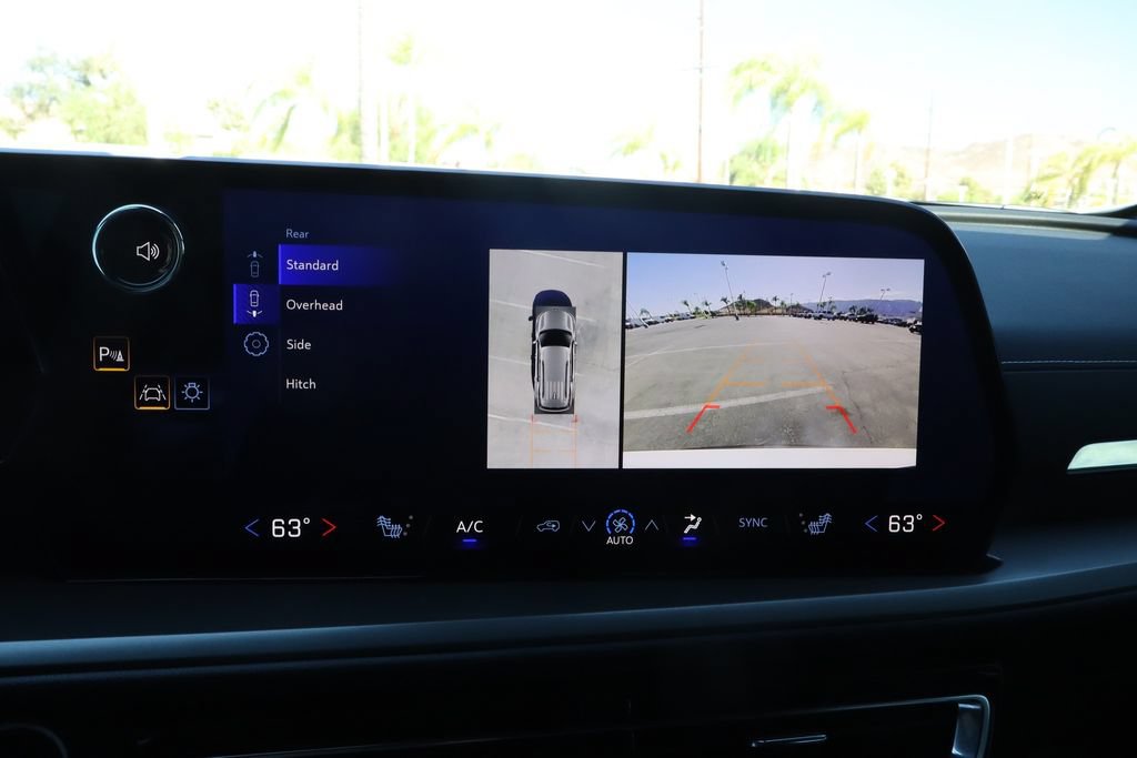 Used 2025 Chevrolet Traverse LT w/ Sun and Wheel Package FWD image 26