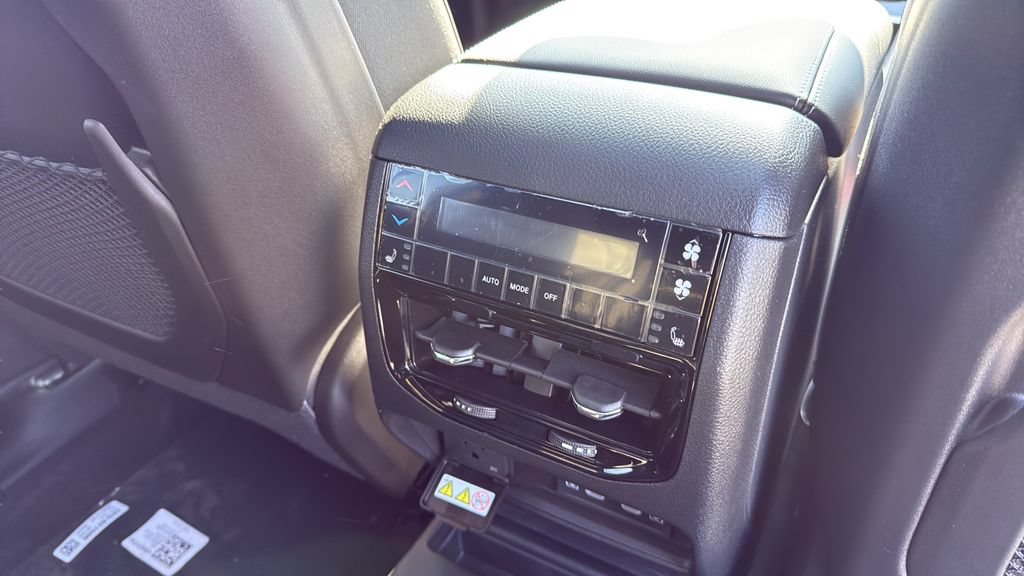 New 2026 Jeep Grand Cherokee L Limited w/ Luxury Tech Group II AWD/4WD image 19