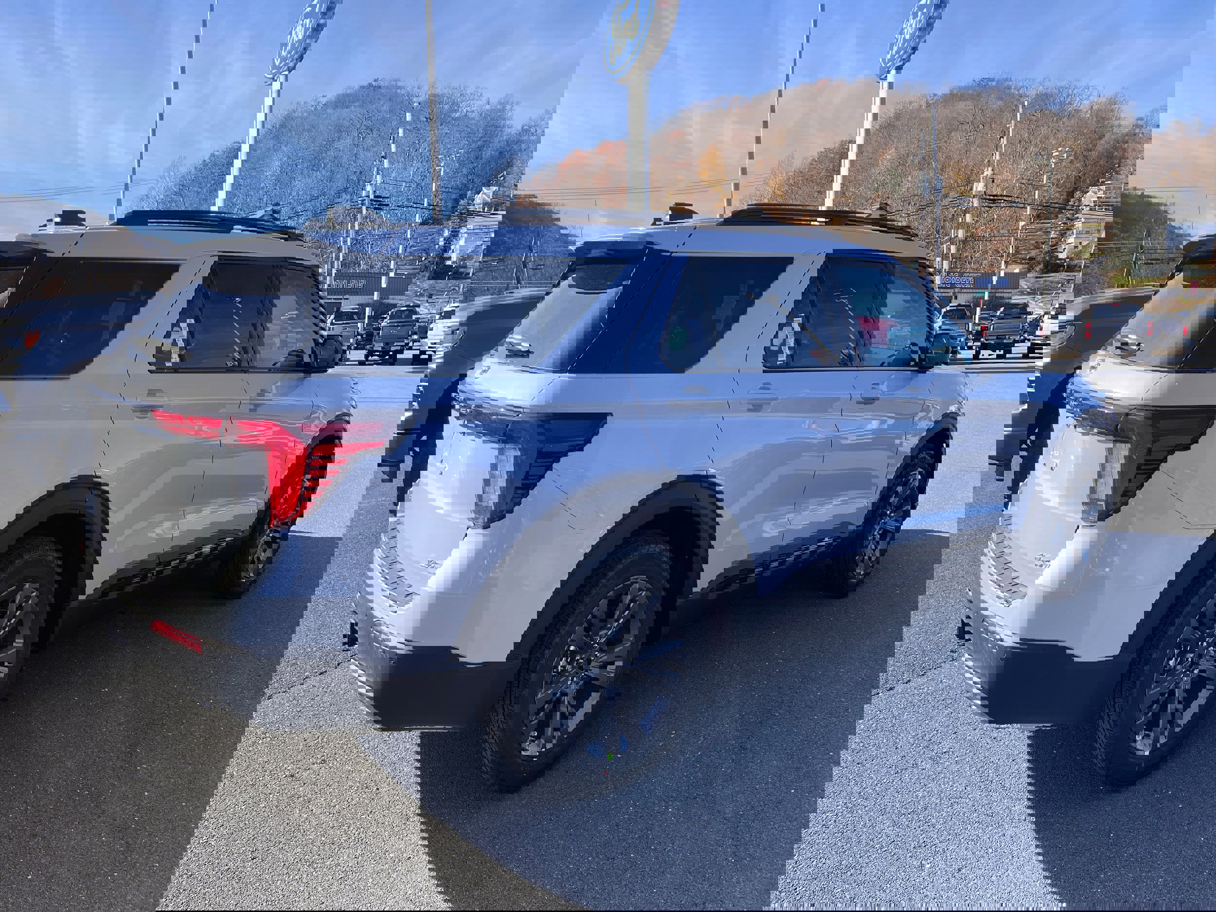 New 2026 Ford Explorer Active w/ Active Comfort Package image 3