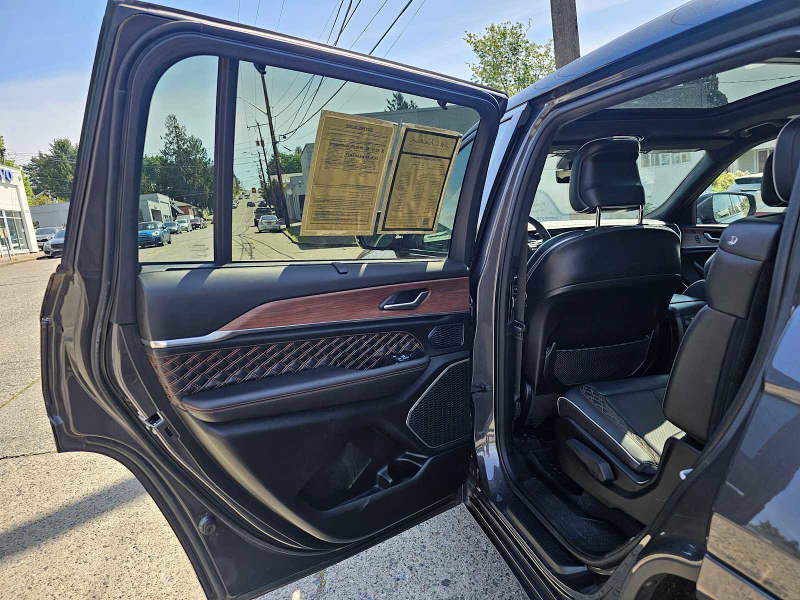 Used 2022 Jeep Grand Cherokee L Summit w/ Advanced Protech Group IV AWD/4WD image 18