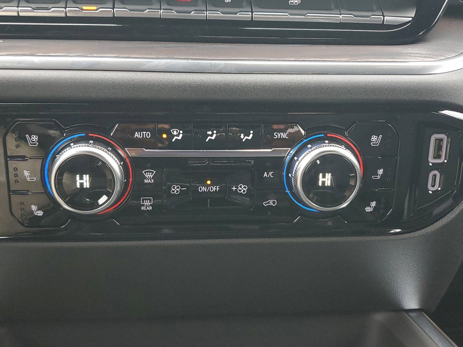 New 2025 GMC Sierra 2500 SLT w/ SLT Premium Package image 32