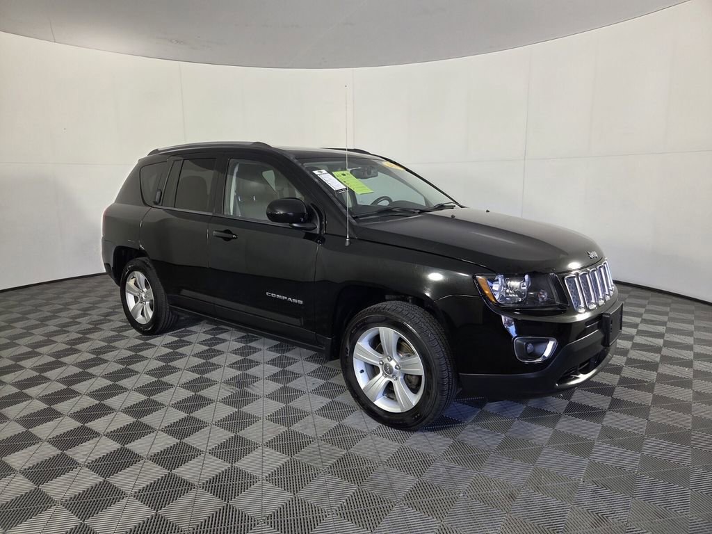 Used 2015 Jeep Compass High Altitude image 2