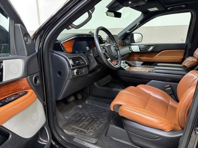 Used 2019 Lincoln Navigator L Reserve AWD/4WD image 11