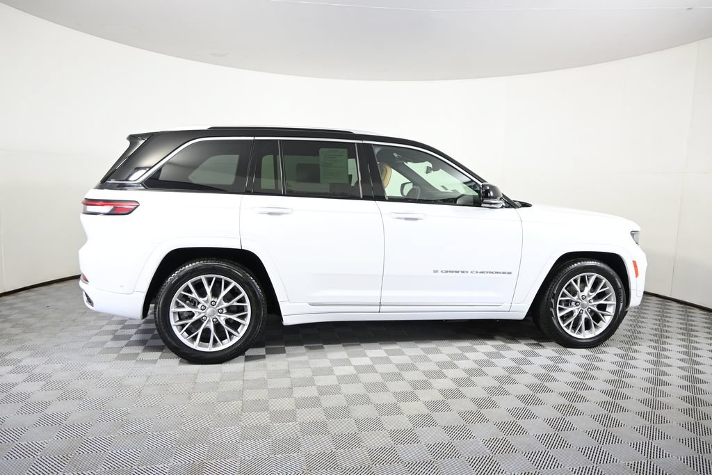 Used 2023 Jeep Grand Cherokee Summit w/ Advanced Protech Group IV AWD/4WD image 7