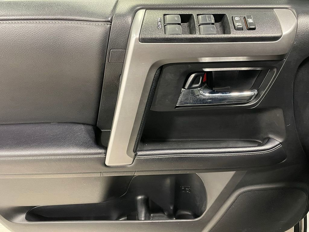 Used 2022 Toyota 4Runner SR5 Premium w/ Moonroof Package AWD/4WD image 18