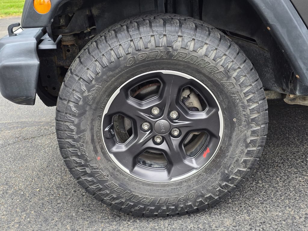 Used 2017 Jeep Wrangler Unlimited Rubicon w/ Connectivity Group AWD/4WD image 10