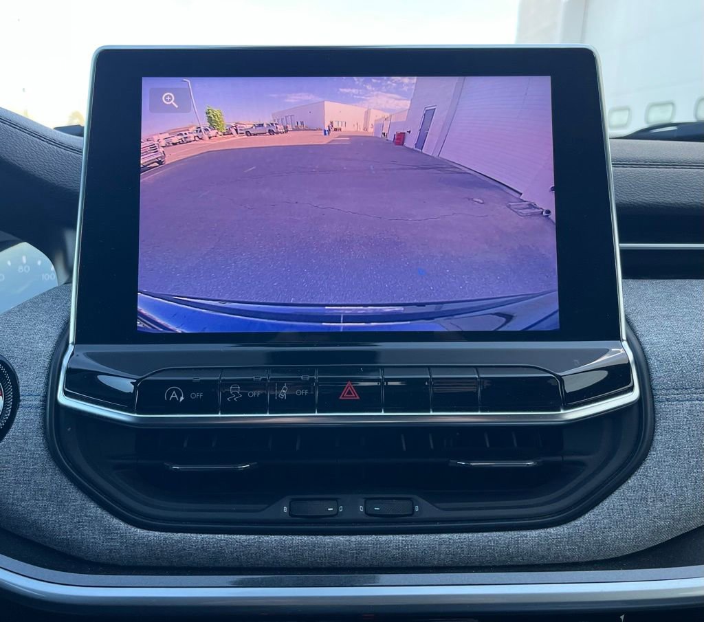 Used 2024 Jeep Compass Latitude image 15