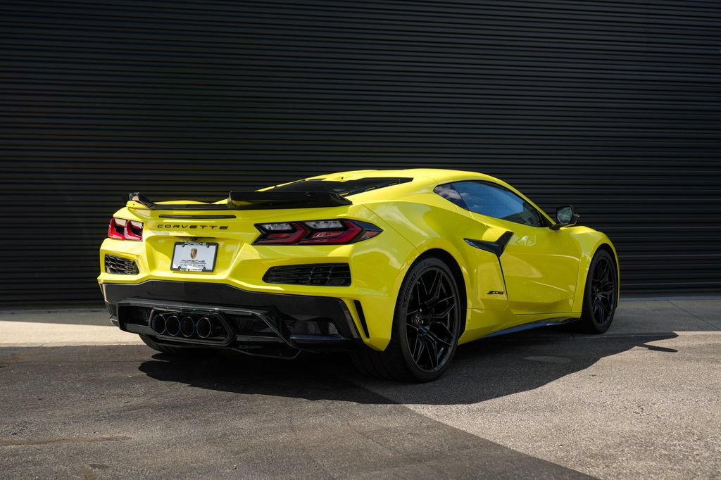 Used 2023 Chevrolet Corvette Z06 w/ Engine Appearance Package RWD image 14