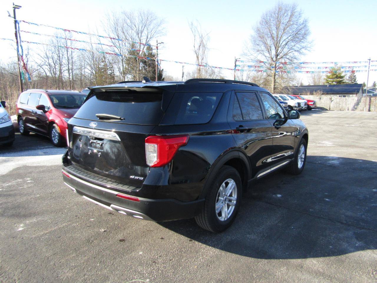 Used 2022 Ford Explorer XLT w/ Equipment Group 202A AWD/4WD image 7