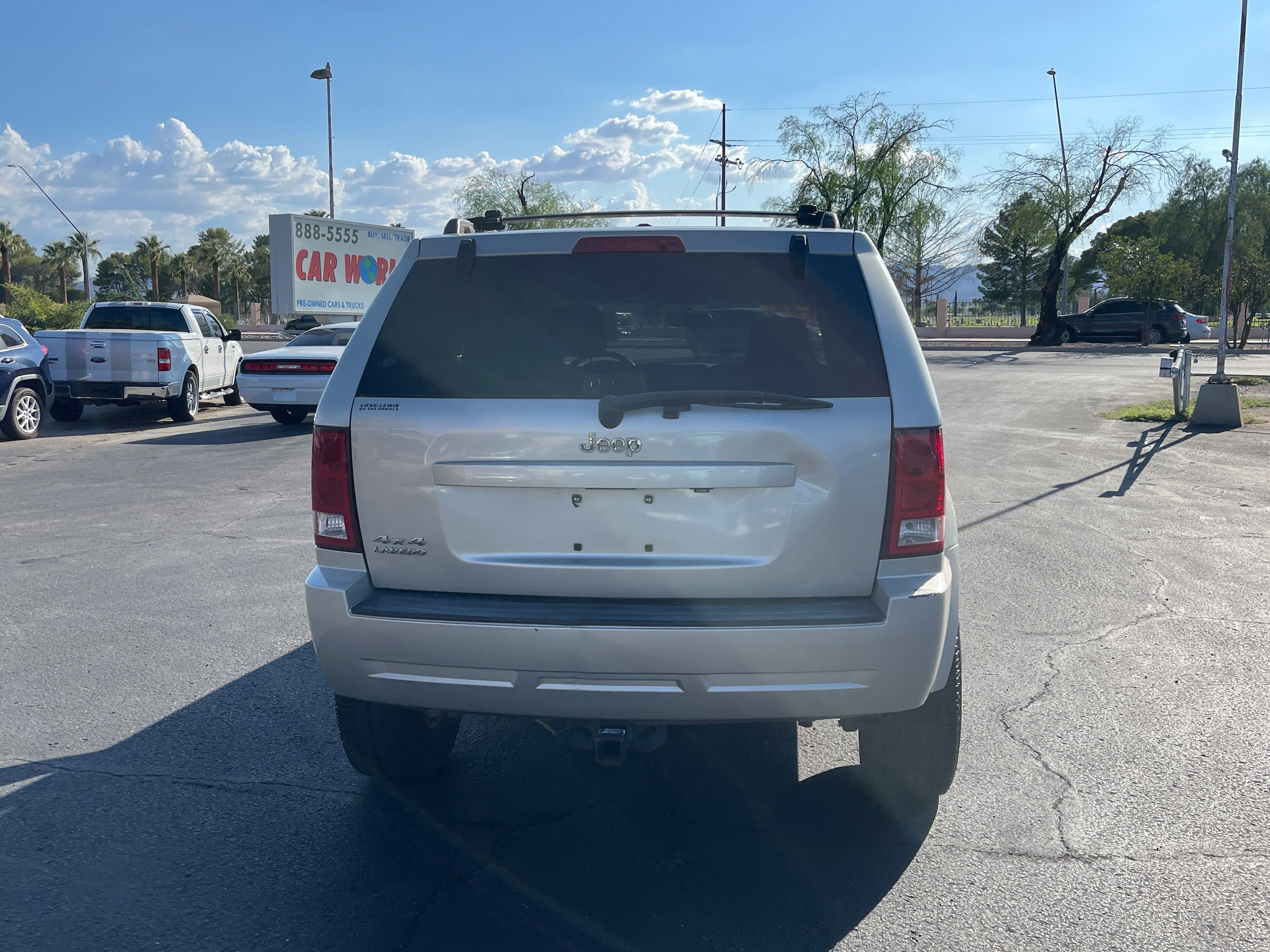 Used 2010 Jeep Grand Cherokee Laredo AWD/4WD image 4