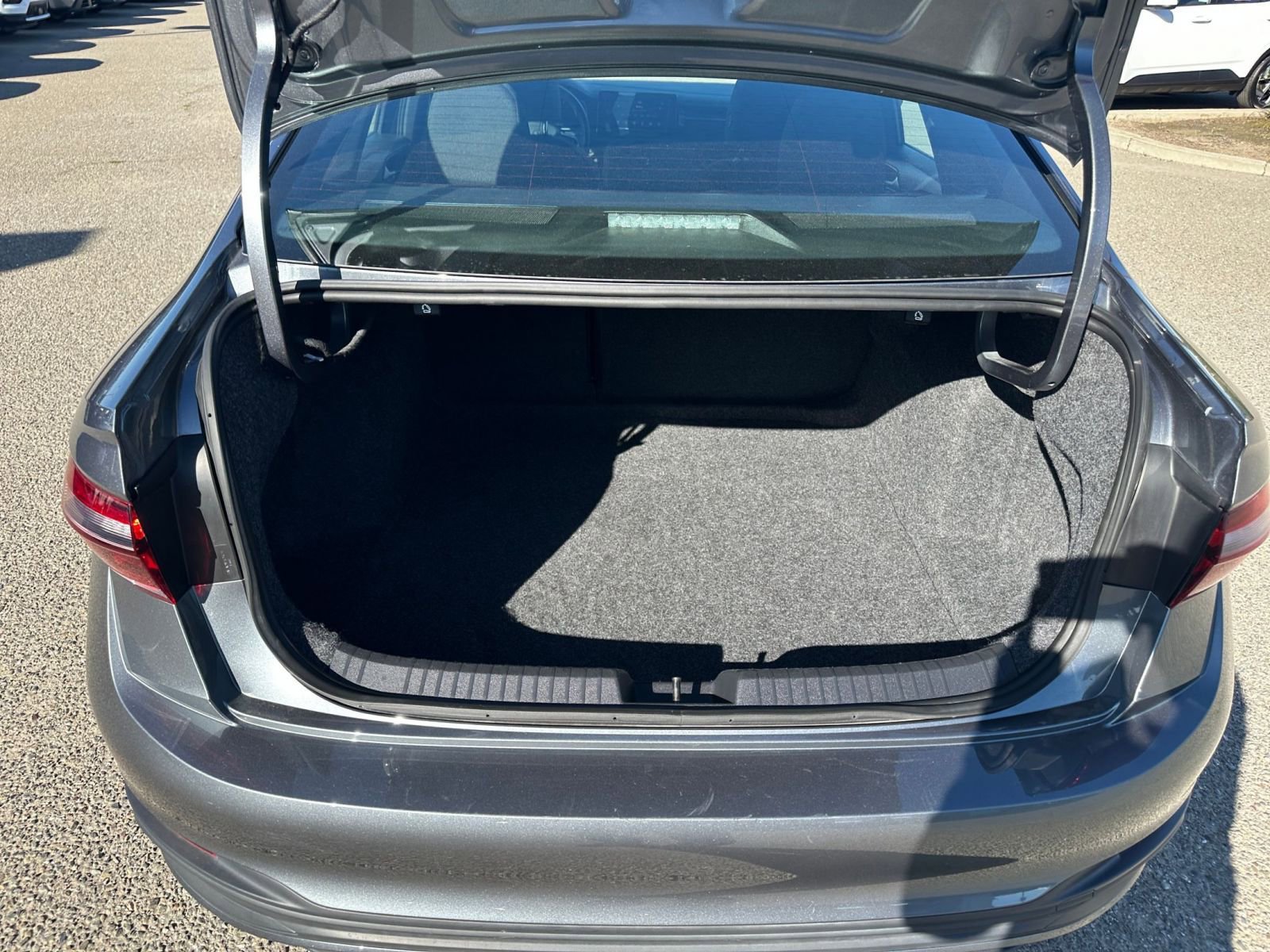 Used 2025 Volkswagen Jetta Sport image 31