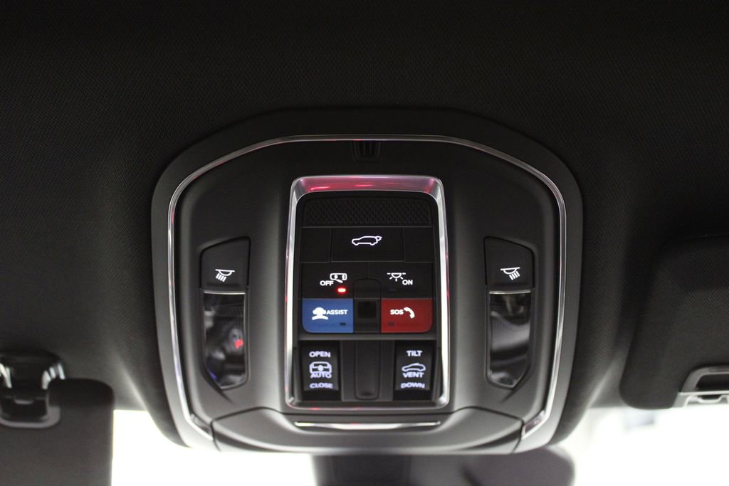 New 2025 Jeep Grand Cherokee Laredo image 23