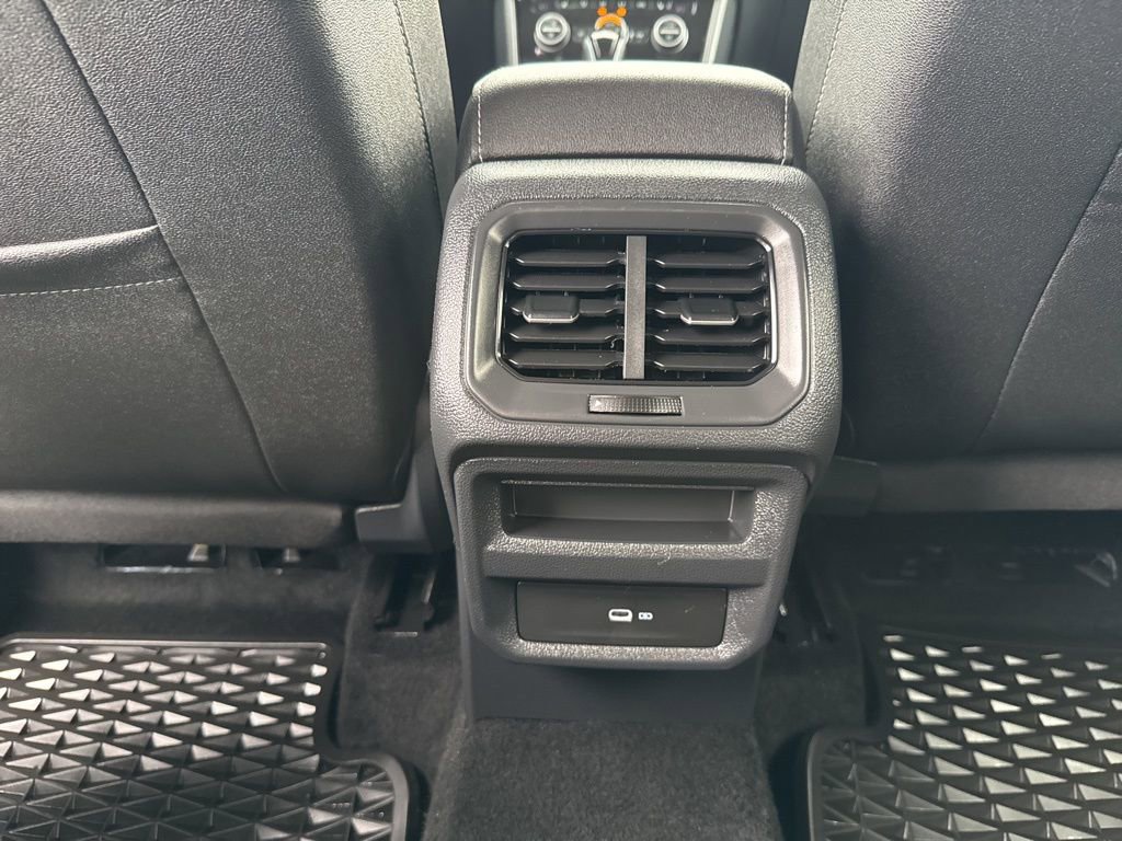 Used 2024 Volkswagen Taos SE image 23