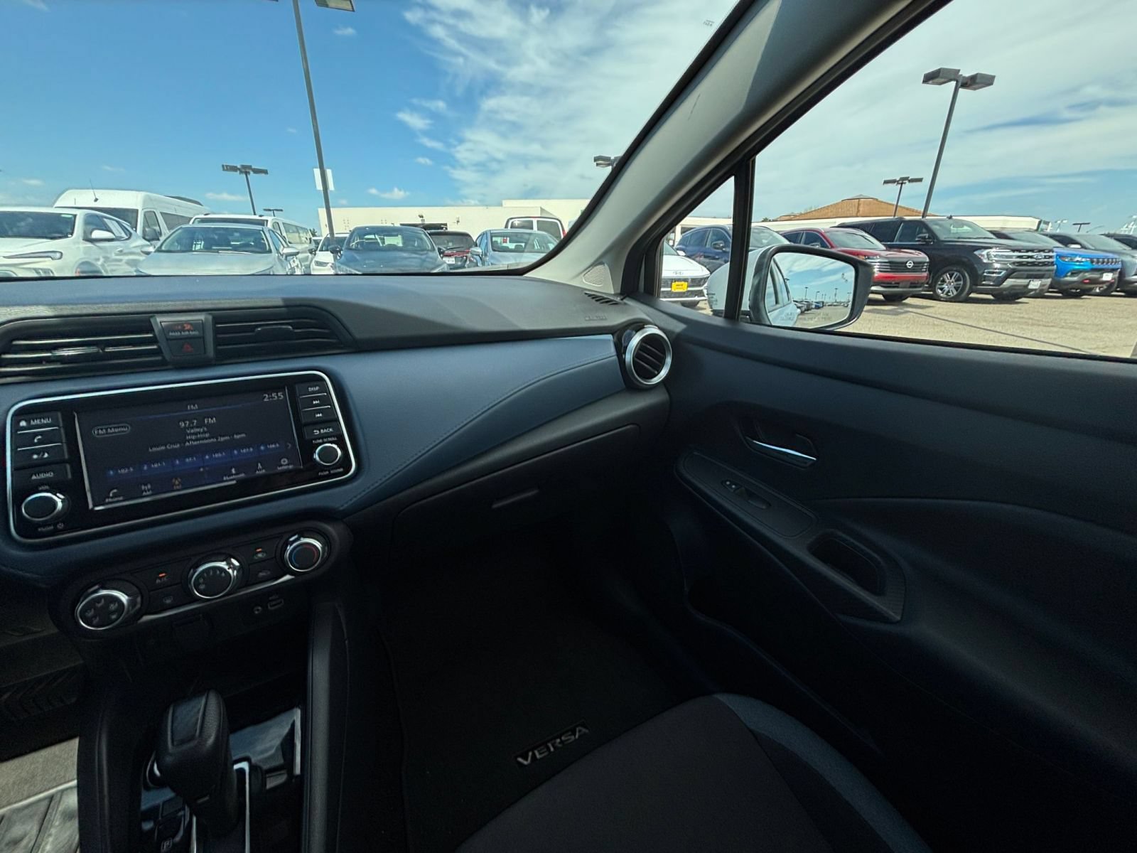 Used 2025 Nissan Versa SV FWD image 34