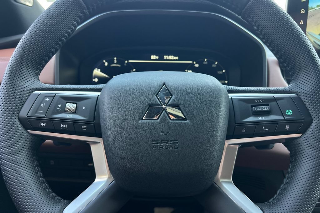 New 2026 Mitsubishi Outlander SEL FWD image 25