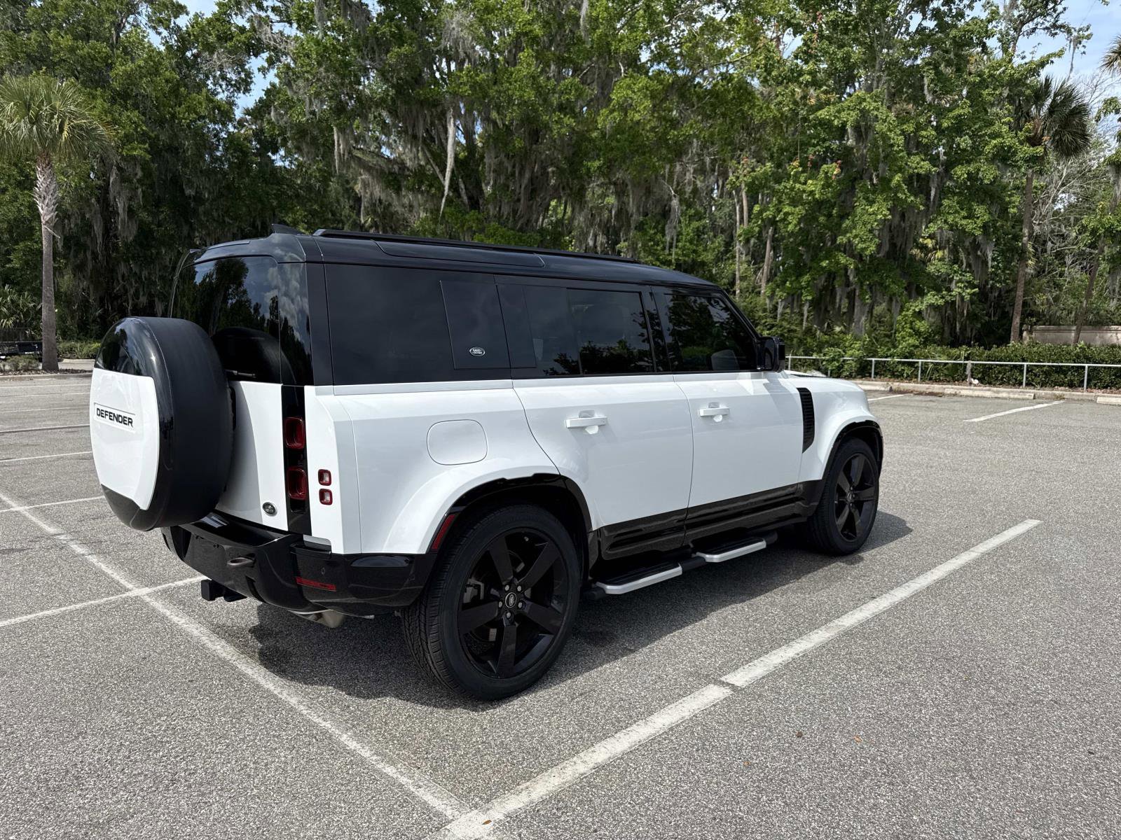 Used 2023 Land Rover Defender 110 X-Dynamic SE AWD/4WD image 5