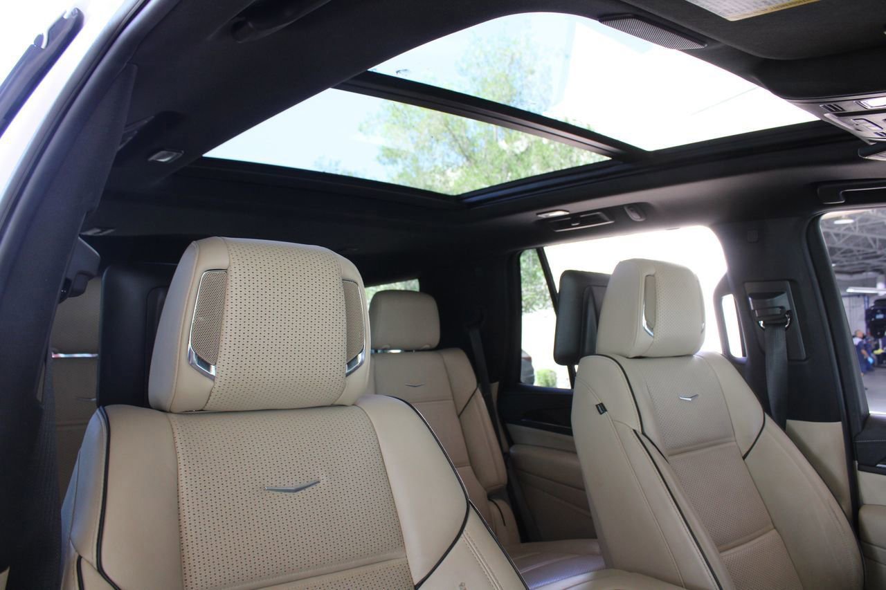 Used 2021 Cadillac Escalade Premium Luxury w/ Driver Assist Tech Package AWD/4WD image 21