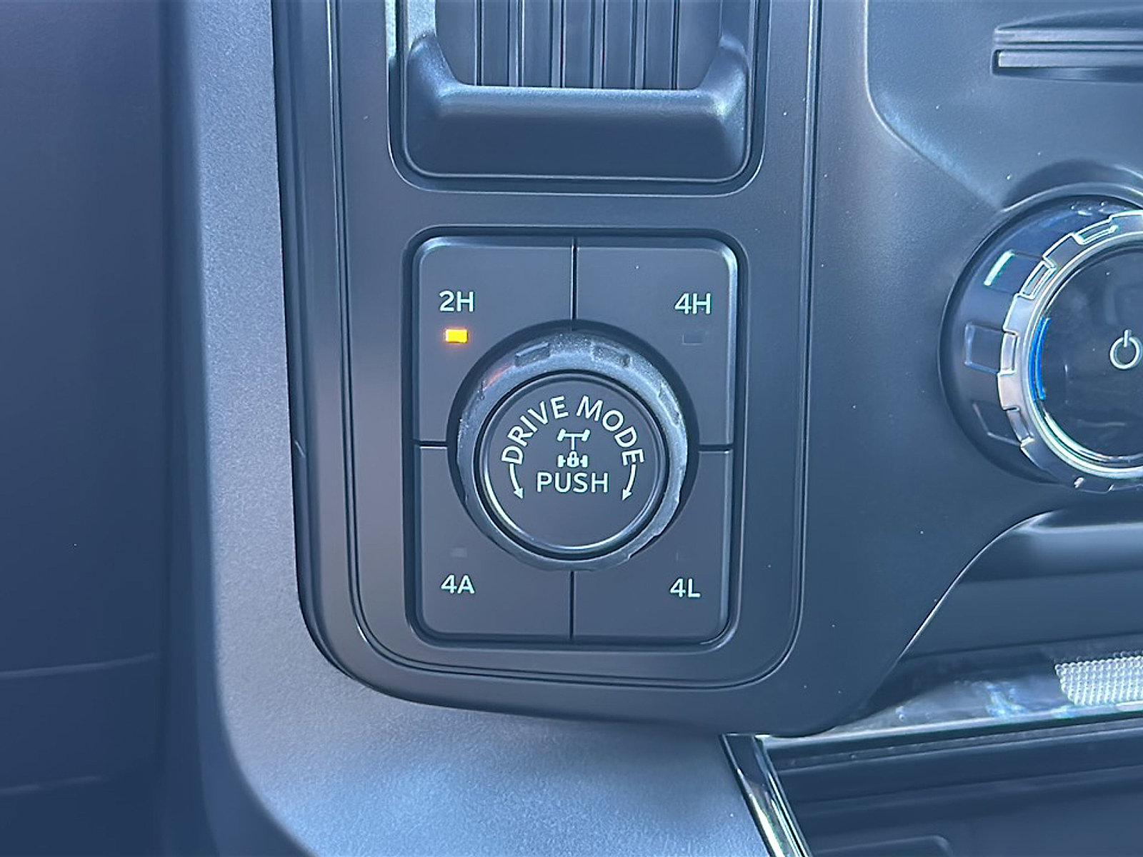 Used 2025 Ford F150 Lariat w/ Equipment Group 501A Mid image 34