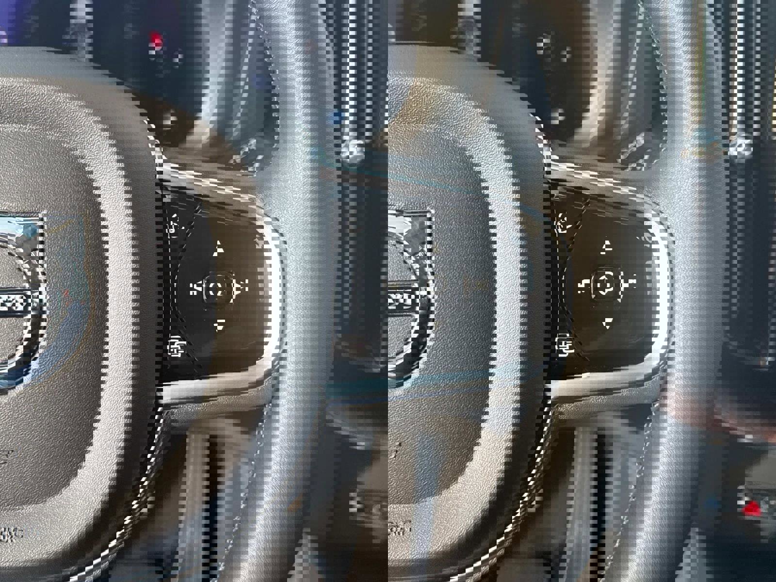 Certified 2023 Volvo XC60 B5 Plus w/ Climate Package image 27