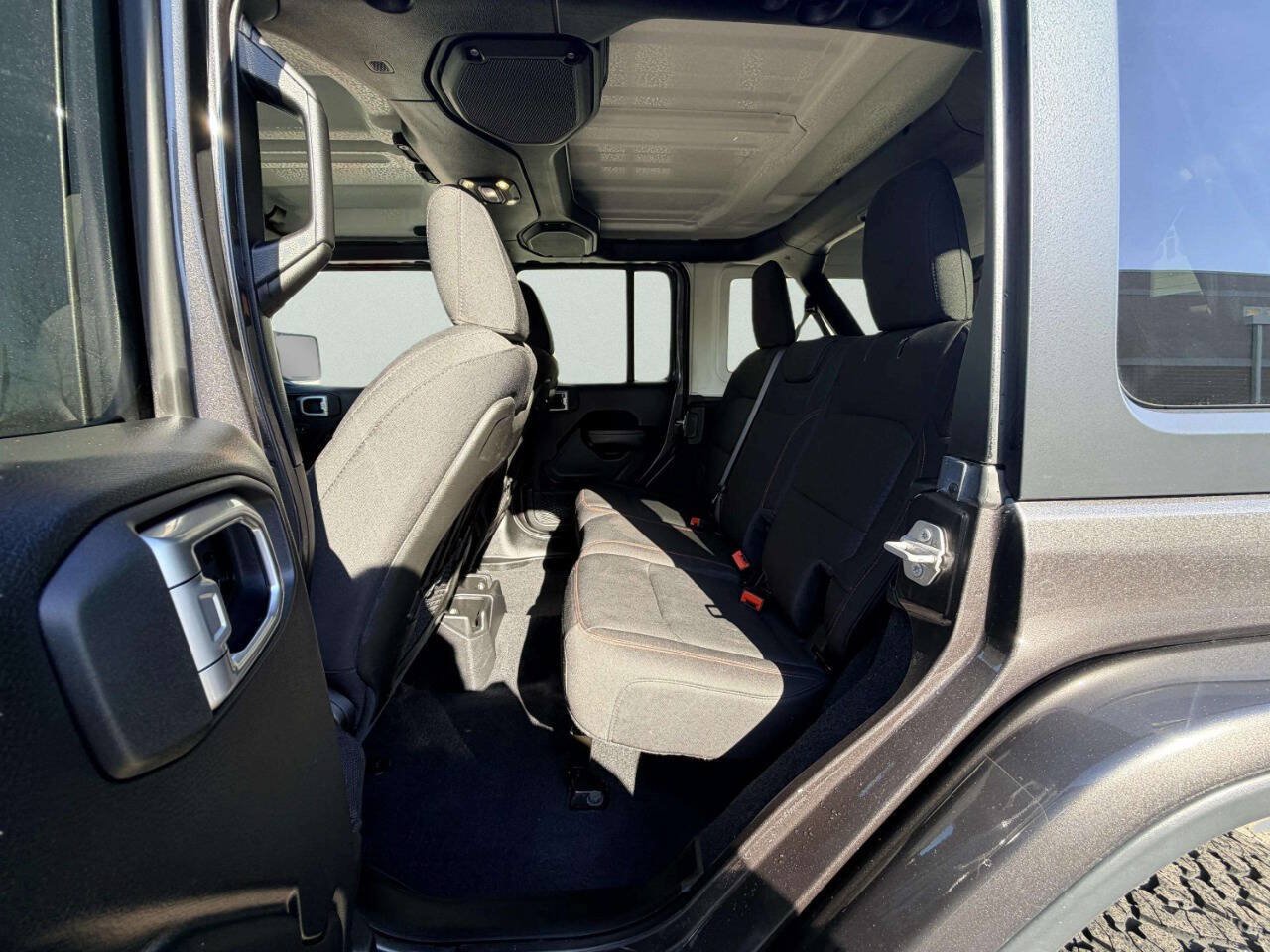 Used 2019 Jeep Wrangler Unlimited Rubicon w/ Cold Weather Group AWD/4WD image 17