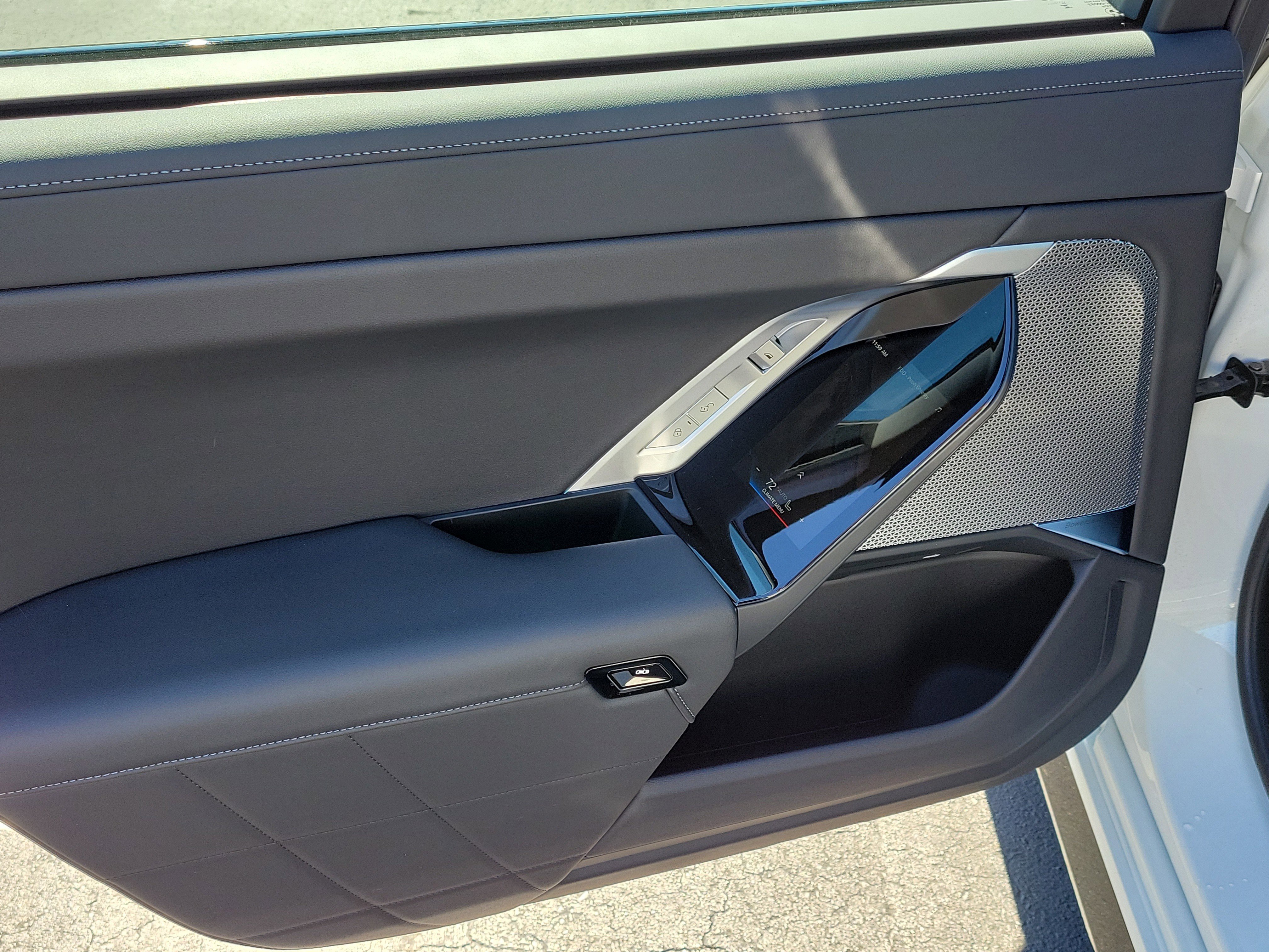Used 2025 BMW 740i image 9
