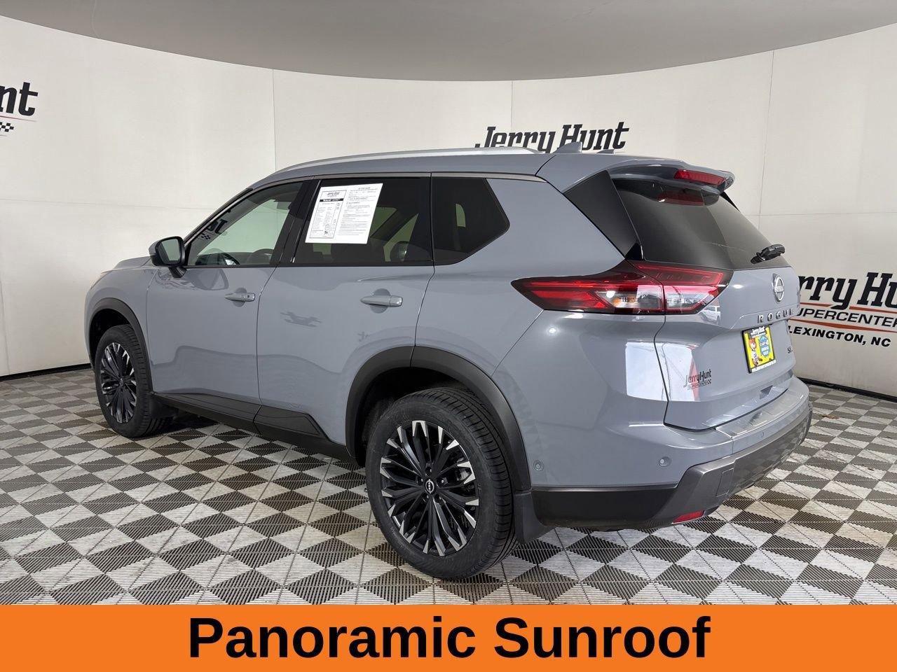 Used 2025 Nissan Rogue SL w/ Tech Package image 7