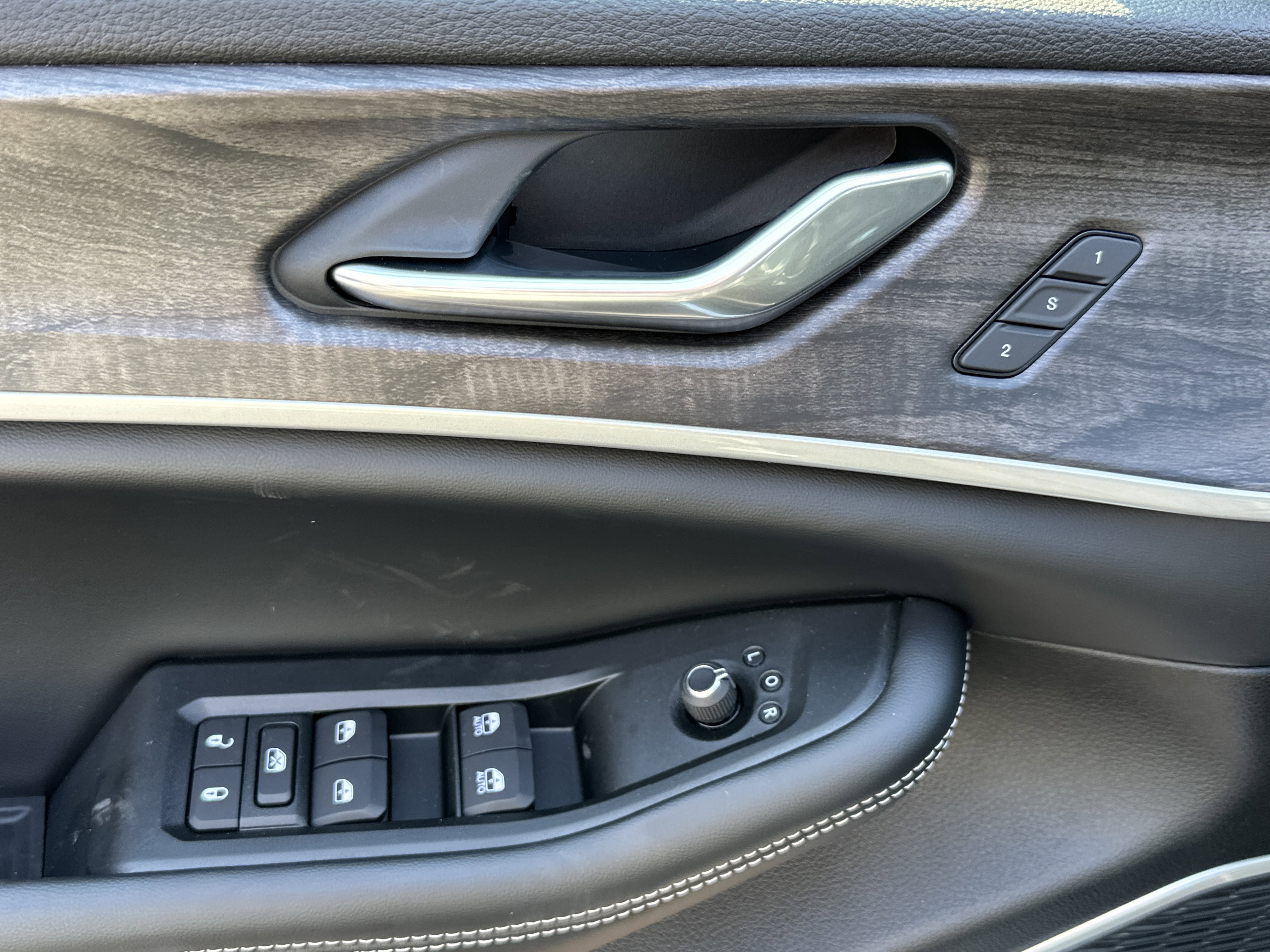 New 2026 Jeep Grand Cherokee L Limited w/ Limited Altitude Package image 16