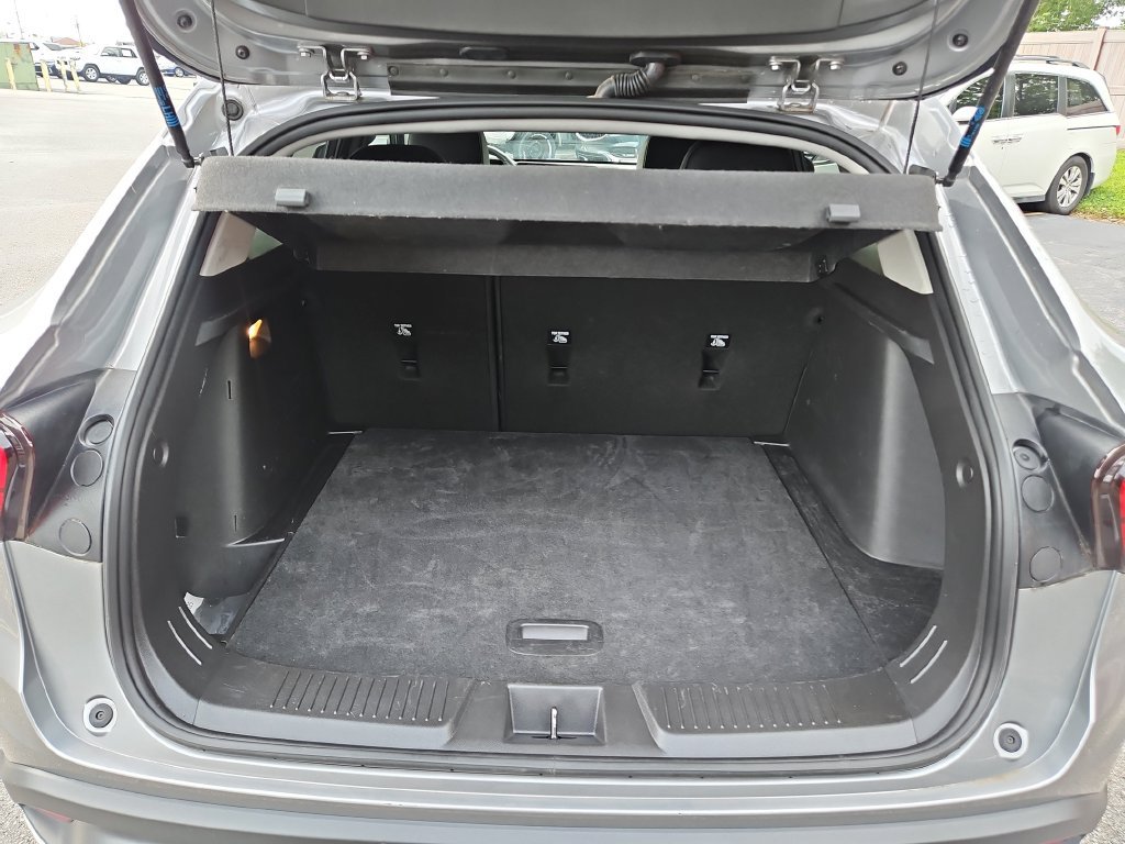 Used 2025 Chevrolet Trax LT FWD image 11