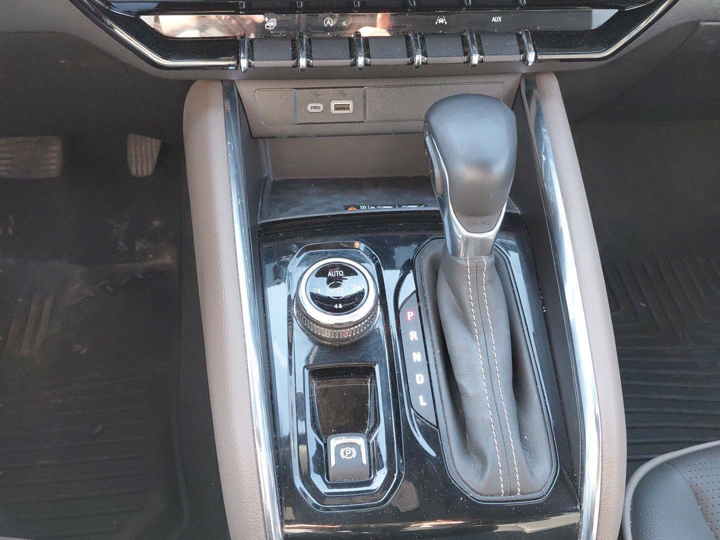 Used 2024 GMC Canyon Denali image 29