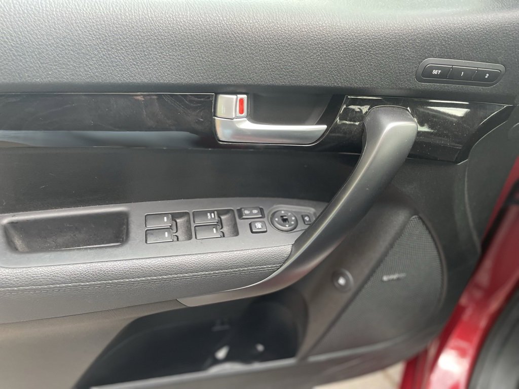 Used 2014 Kia Sorento SX w/ 3rd Row Package image 9