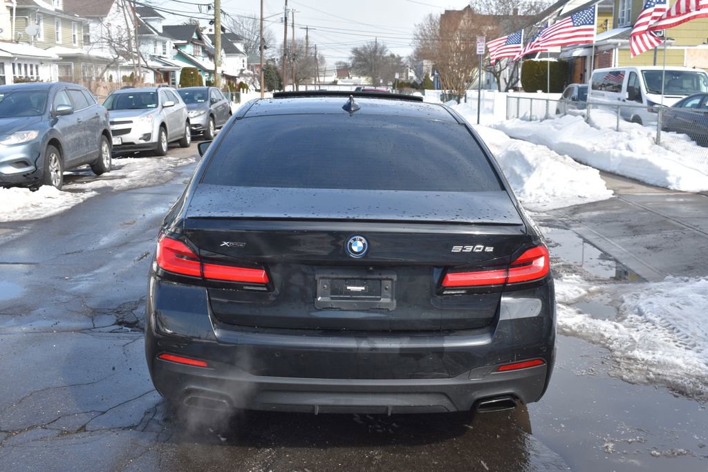 Used 2023 BMW 530e xDrive w/ Executive Package image 6