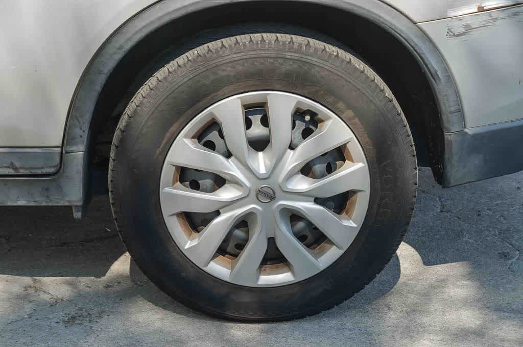 Used 2016 Nissan Rogue S FWD image 11