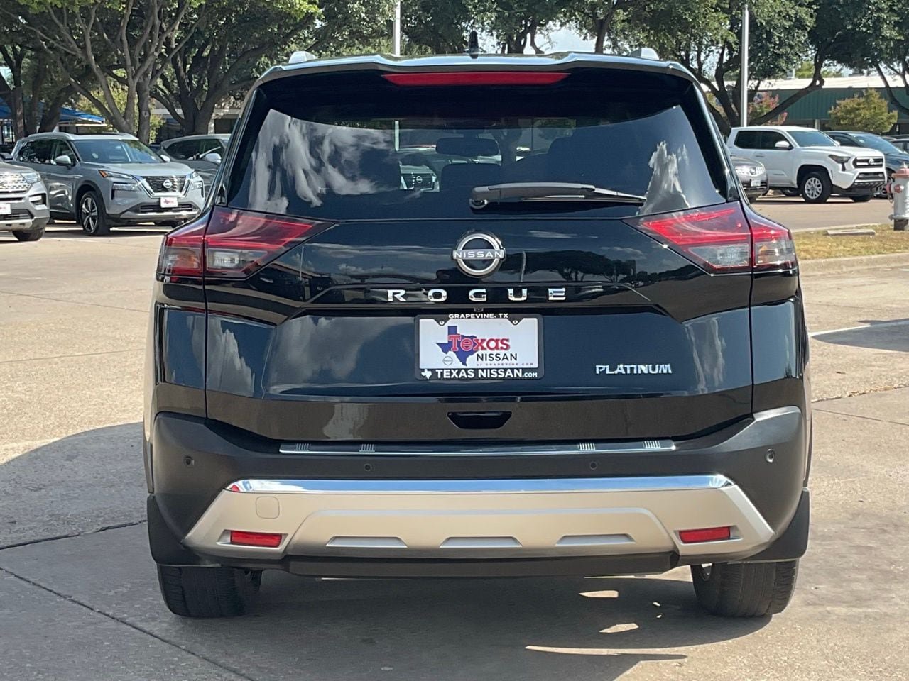 Used 2023 Nissan Rogue Platinum w/ Platinum Premium Package FWD image 5