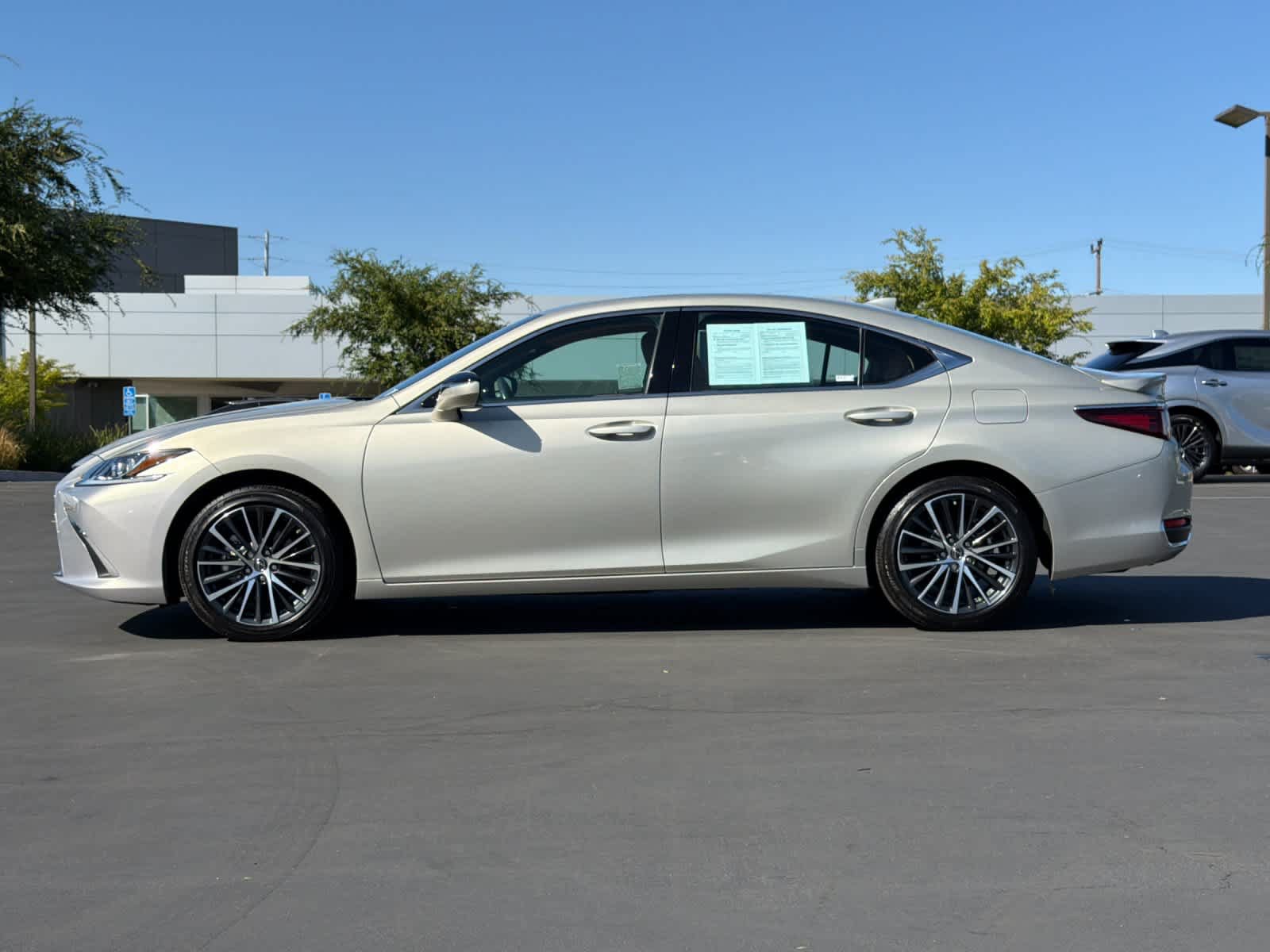 Certified 2024 Lexus ES 300h w/ Premium Package FWD image 9