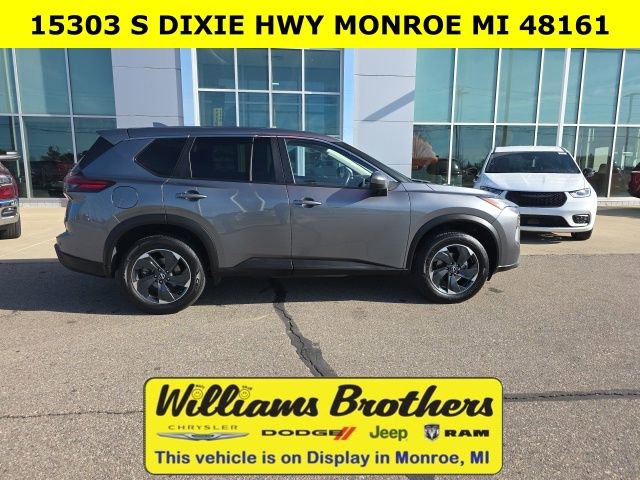 Used 2024 Nissan Rogue SV image 4