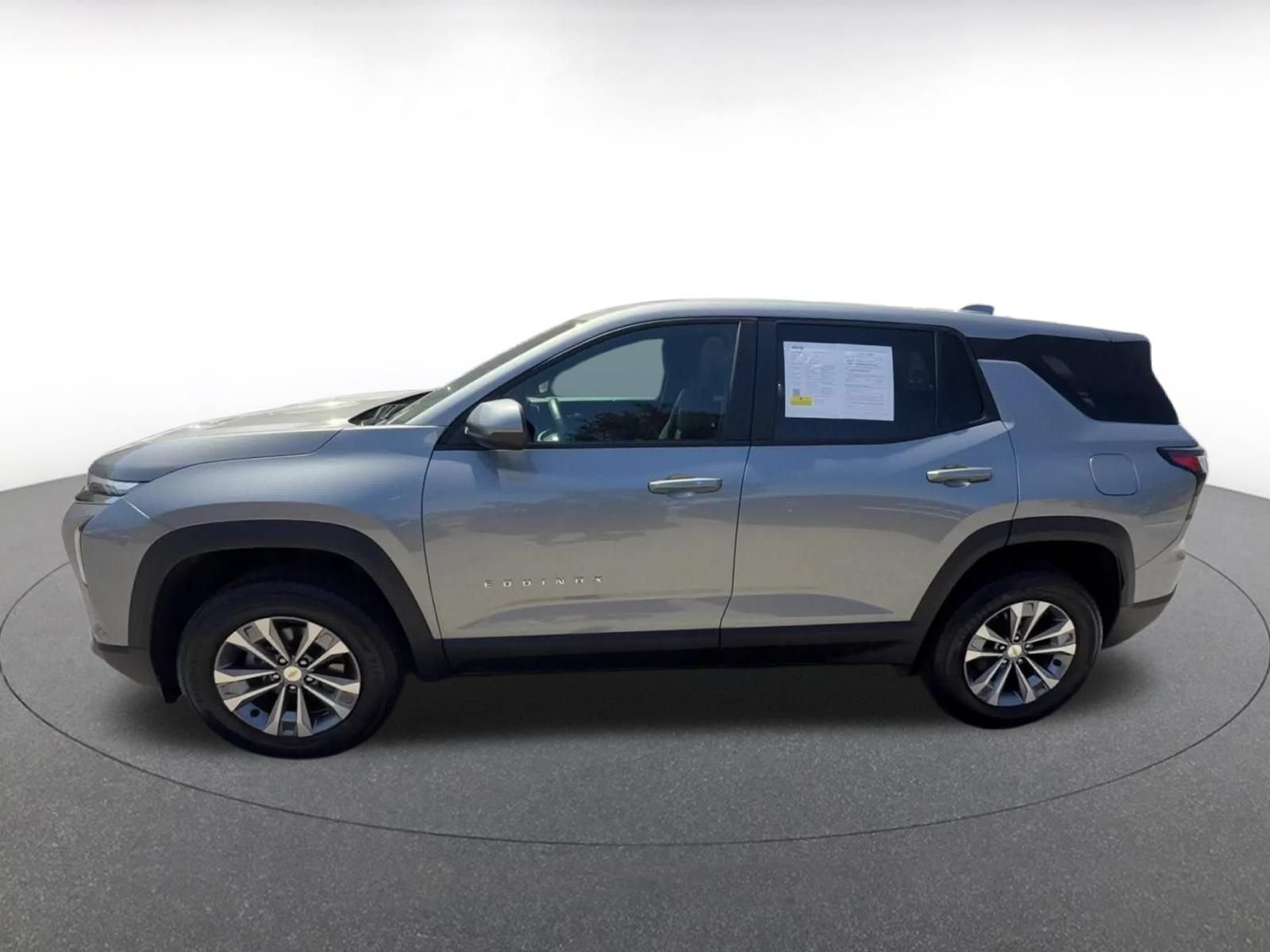 Used 2025 Chevrolet Equinox LT FWD image 11