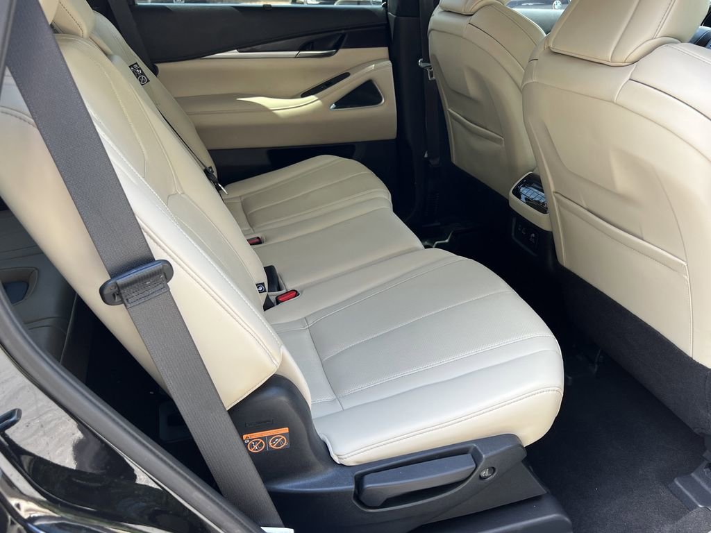 Used 2023 INFINITI QX60 Sensory w/ Vision Package FWD image 13